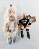 מימייה בגודל 25 ס"מ ובובת בד בגודל 20 ס"מ של סטיב אוסטין WWF WWE היאבקות 1999